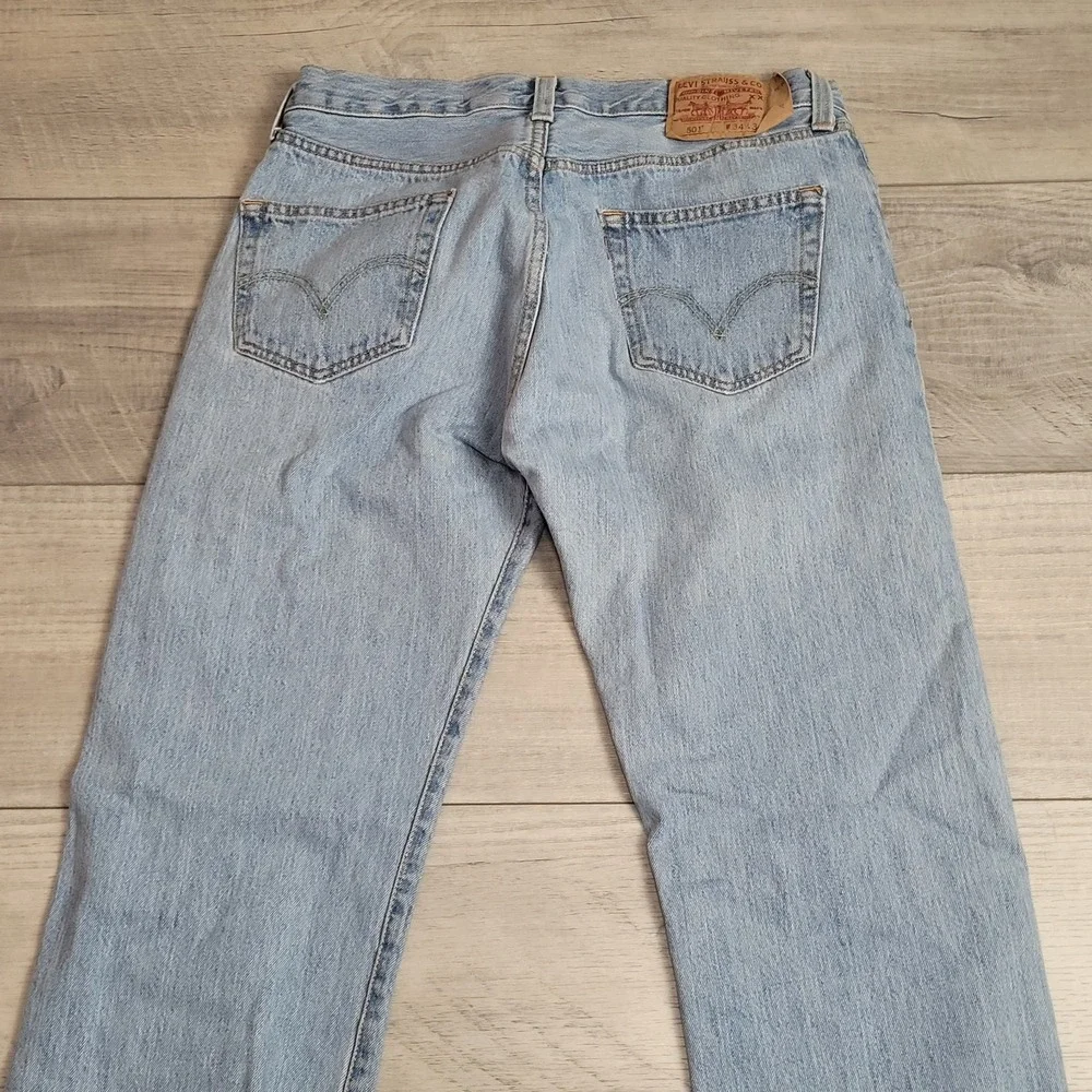 Levis regular holes fade