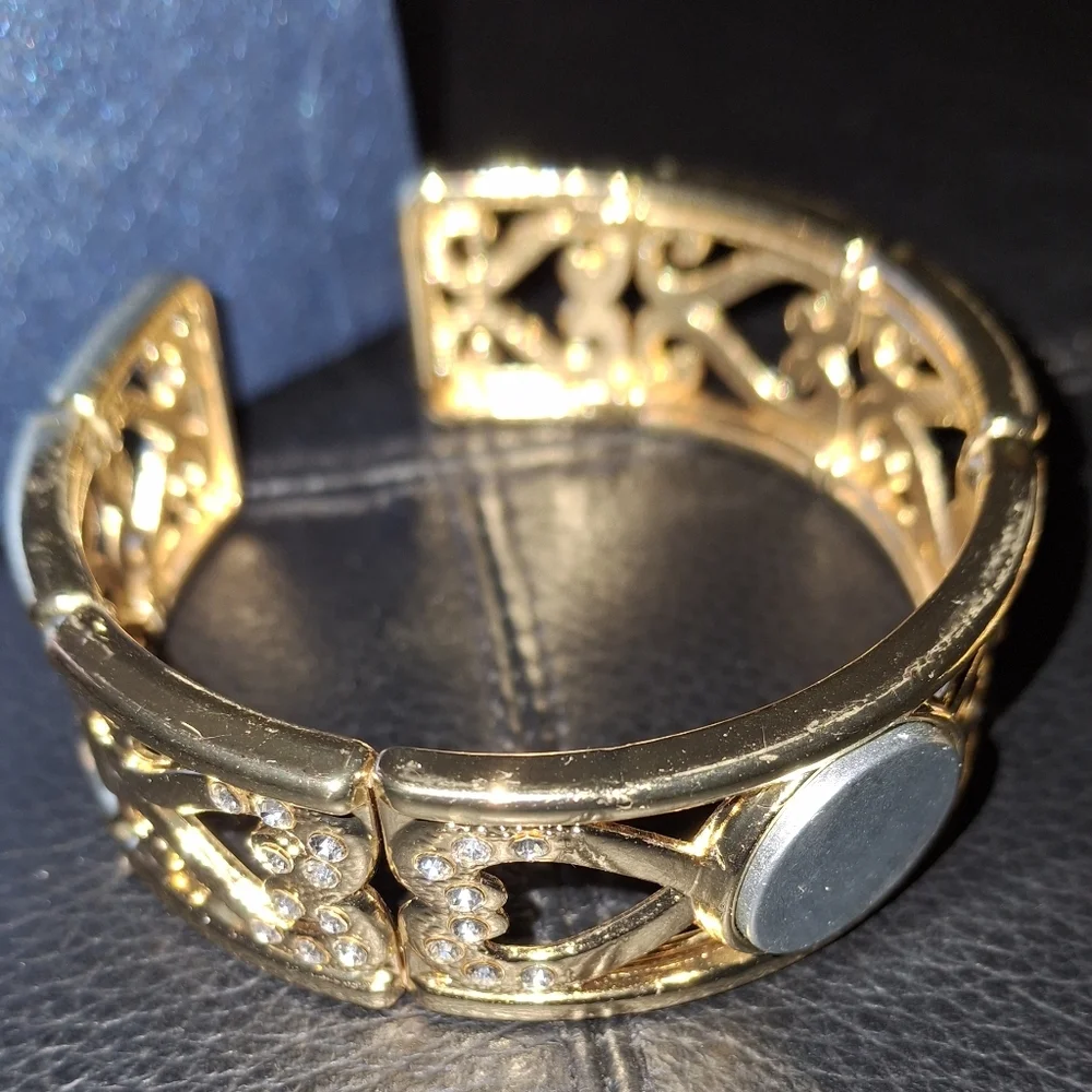 None strong gold owl