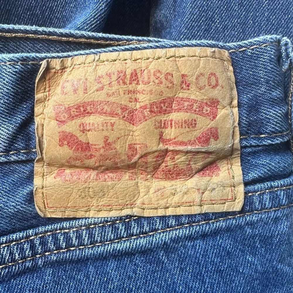 Levis strauss straight easily