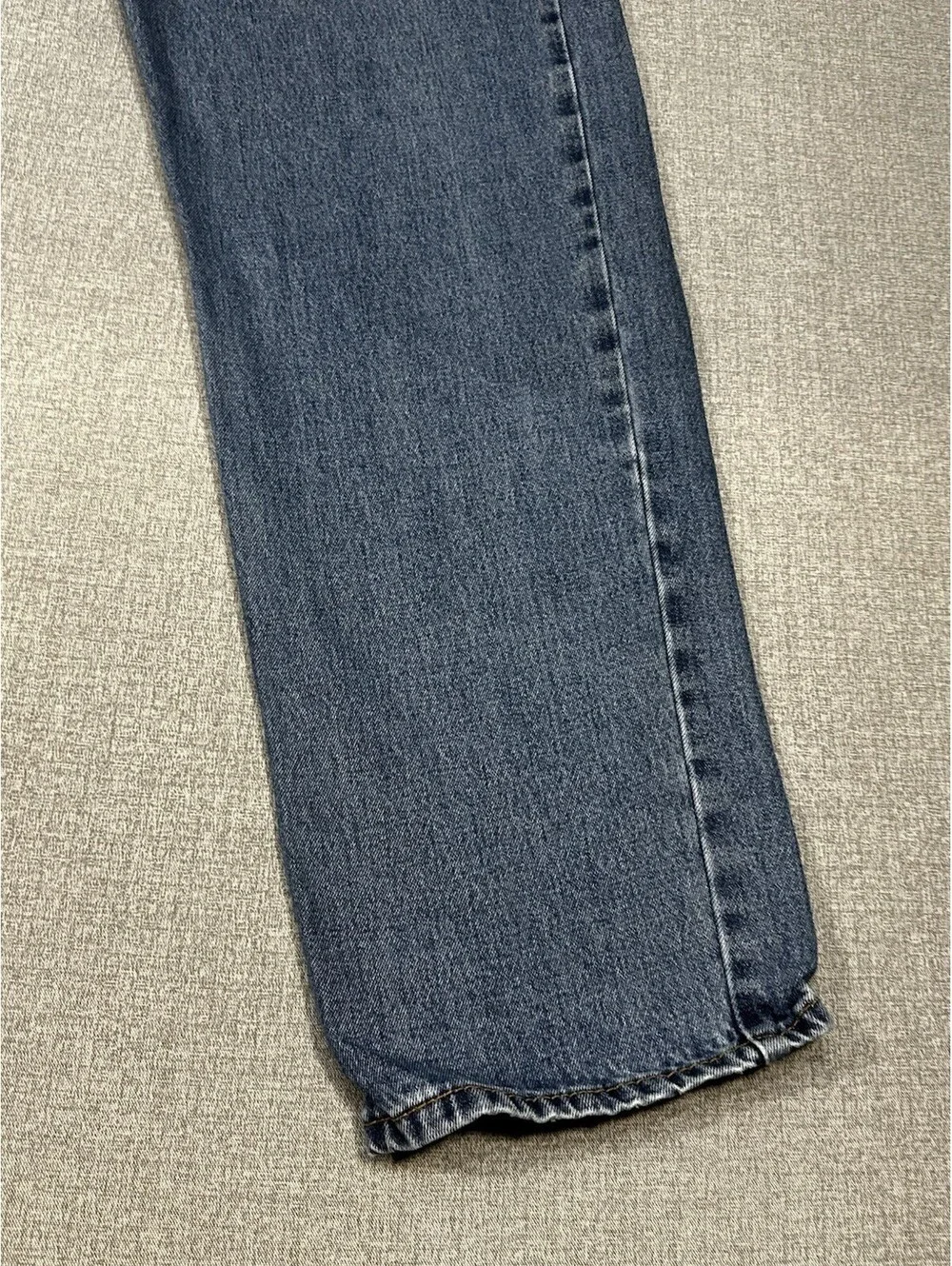Levi’s 550 Relaxed Fit Jeans Men’s 35x32 Blue Denim Distressed Hole Vintage