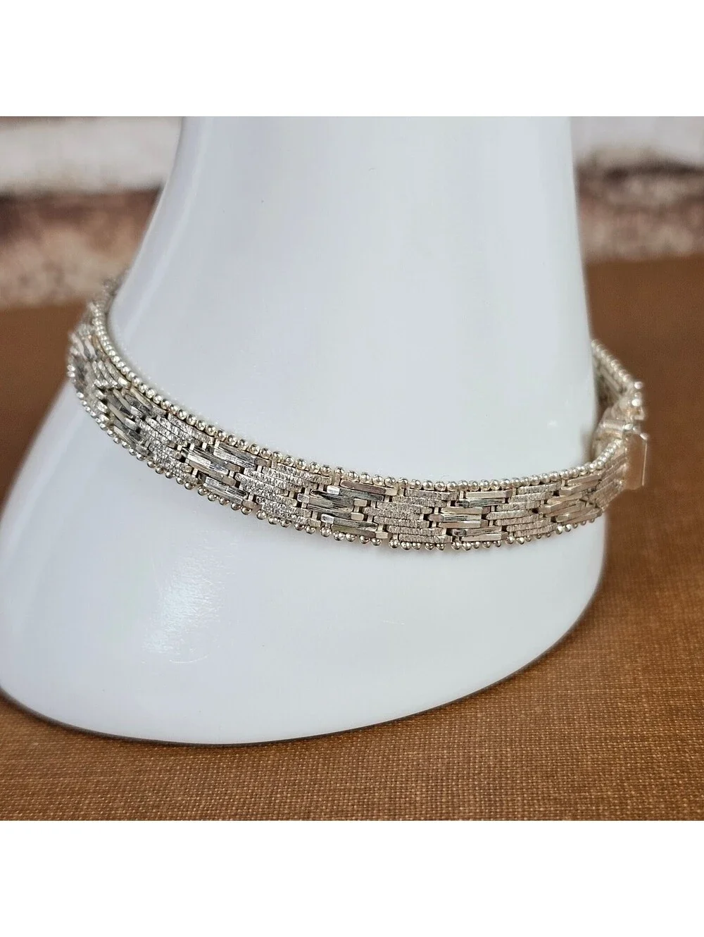 estate clasp look