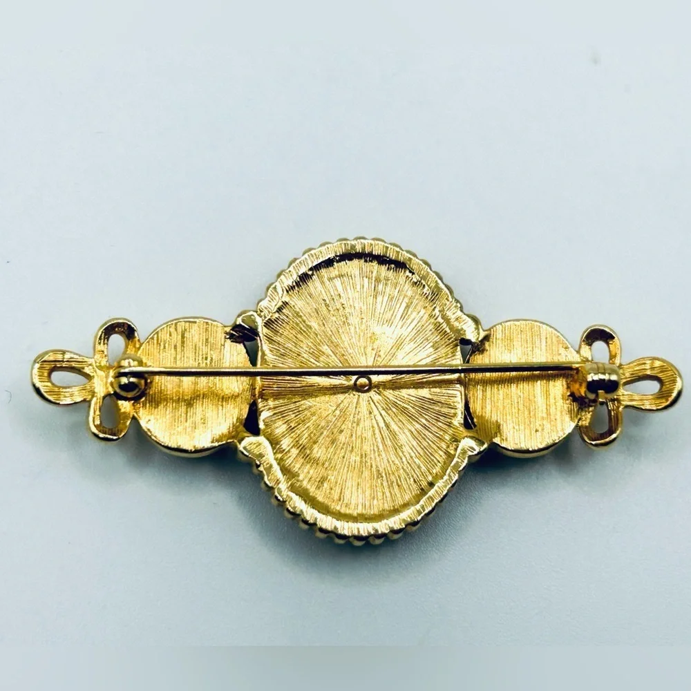 Vintage elegant brooch