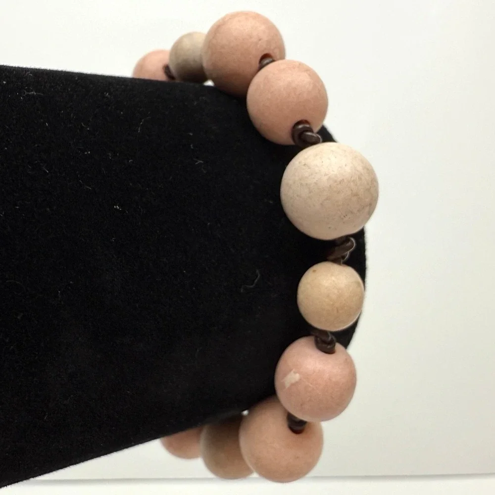 Fossil wood beaded