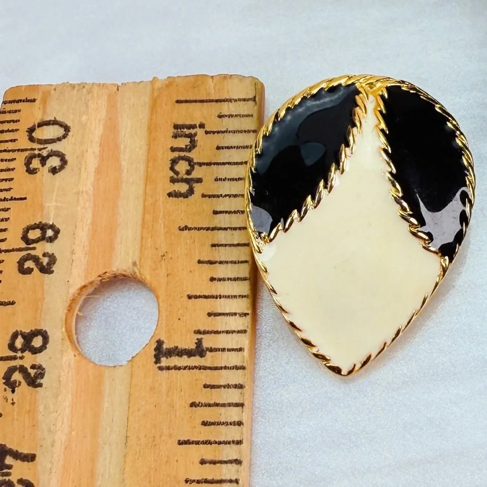 Vintage goldtone, black and cream enamel clip on earrings