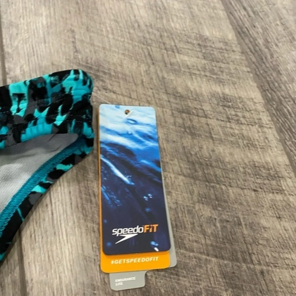 Speedo size teal