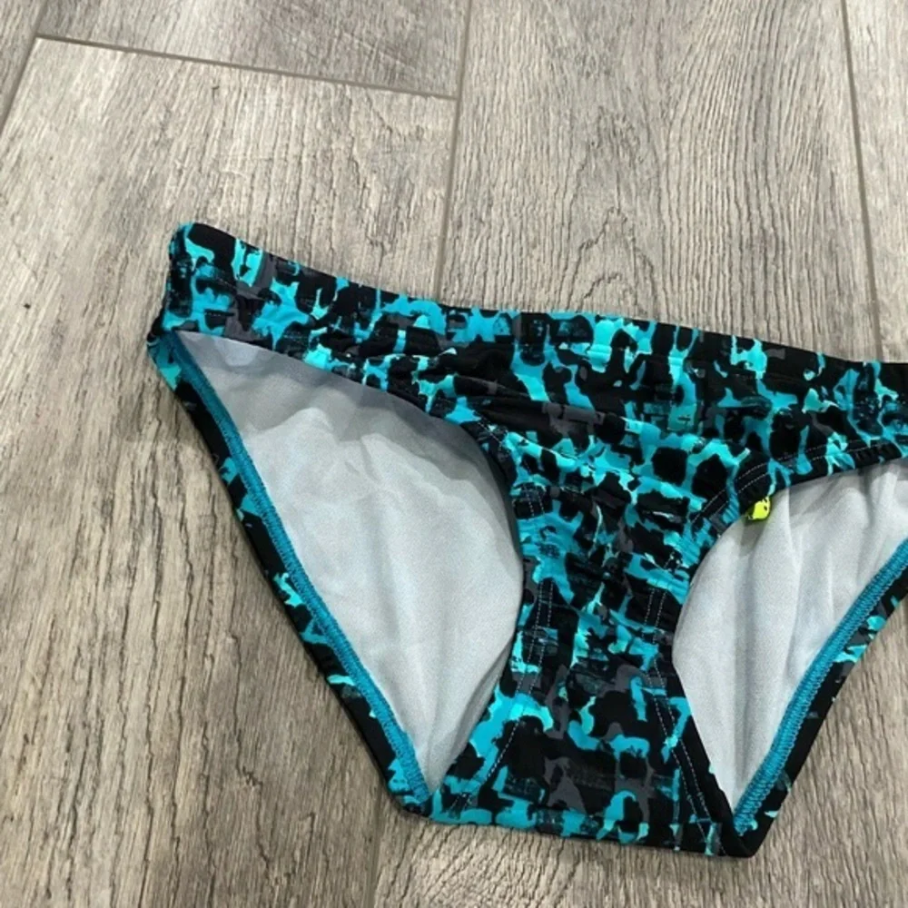 Speedo size teal