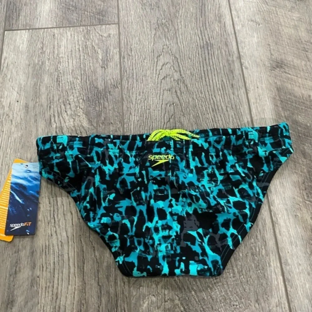 Speedo size teal