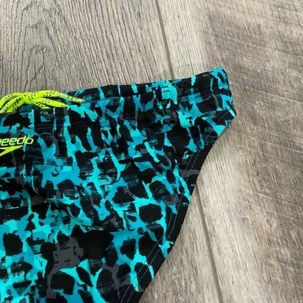 Speedo size teal