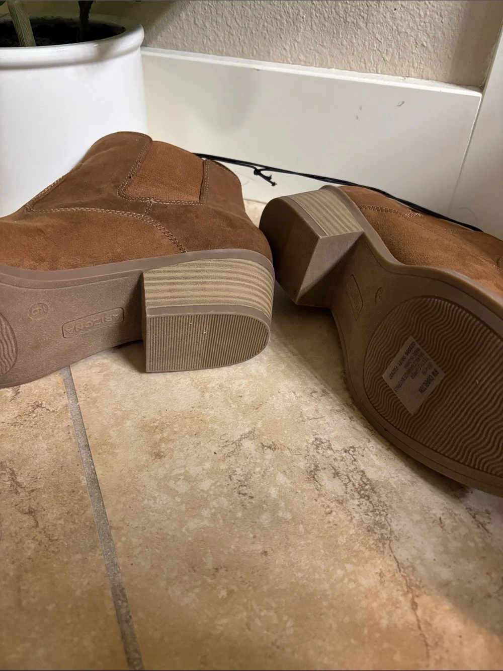 Arizona Jean Company stylish suede