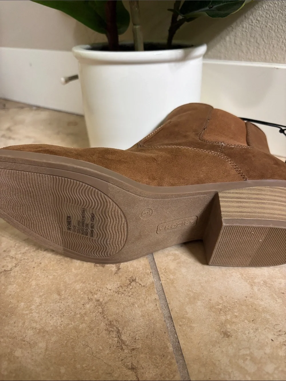 Arizona Jean Company stylish suede