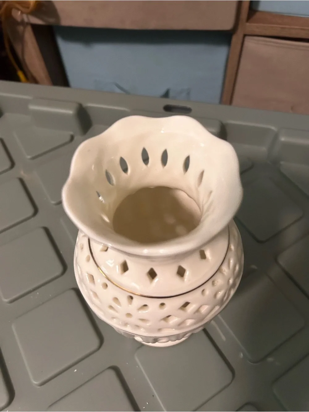 Unknown ivory ceramic