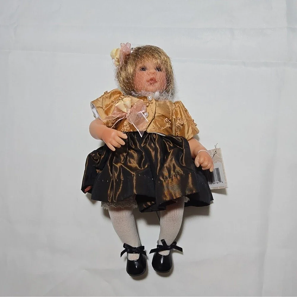 Lee Middleton beautiful miniature