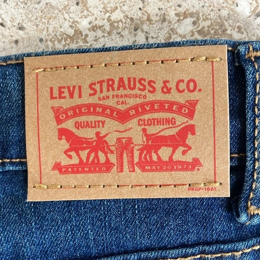 Levis these levi