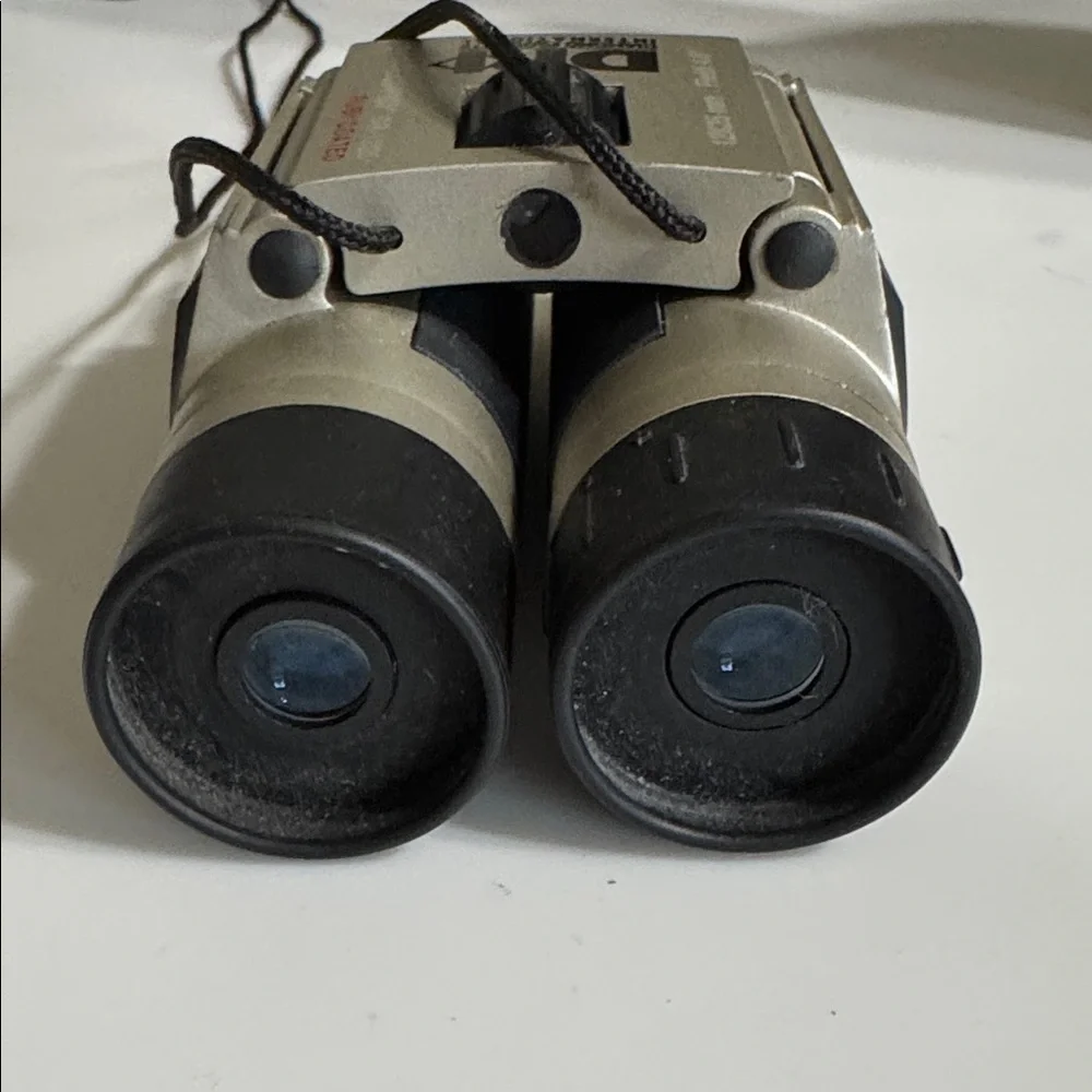N/A binoculars black