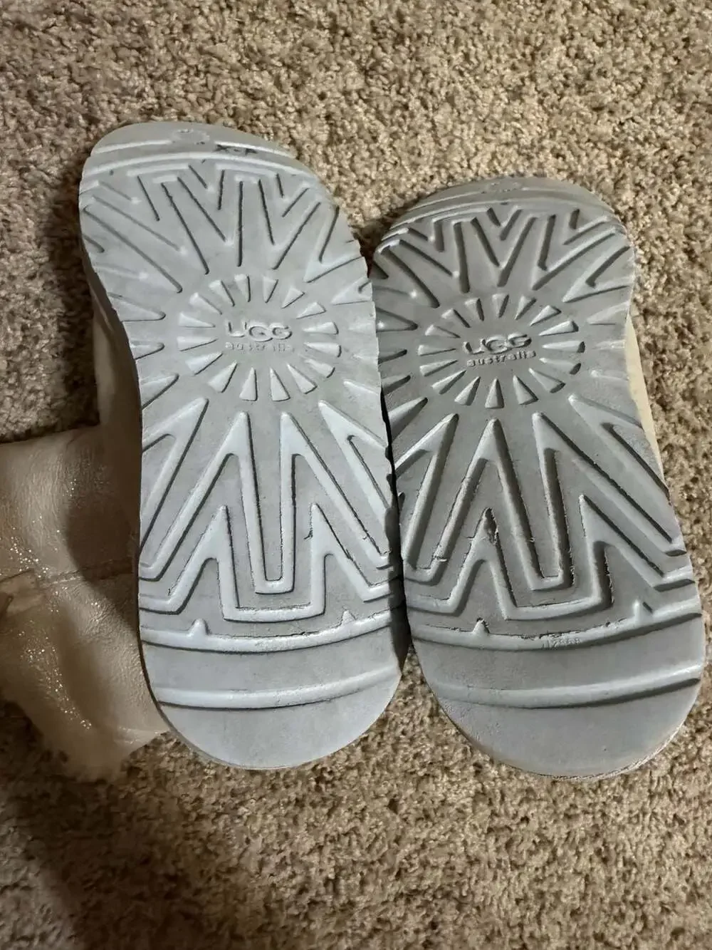 UGG bailey button
