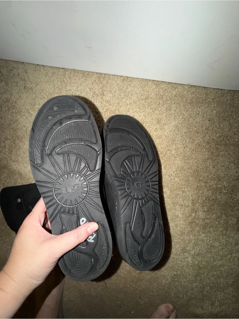 UGG sutter black