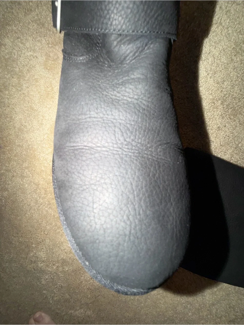 UGG sutter black