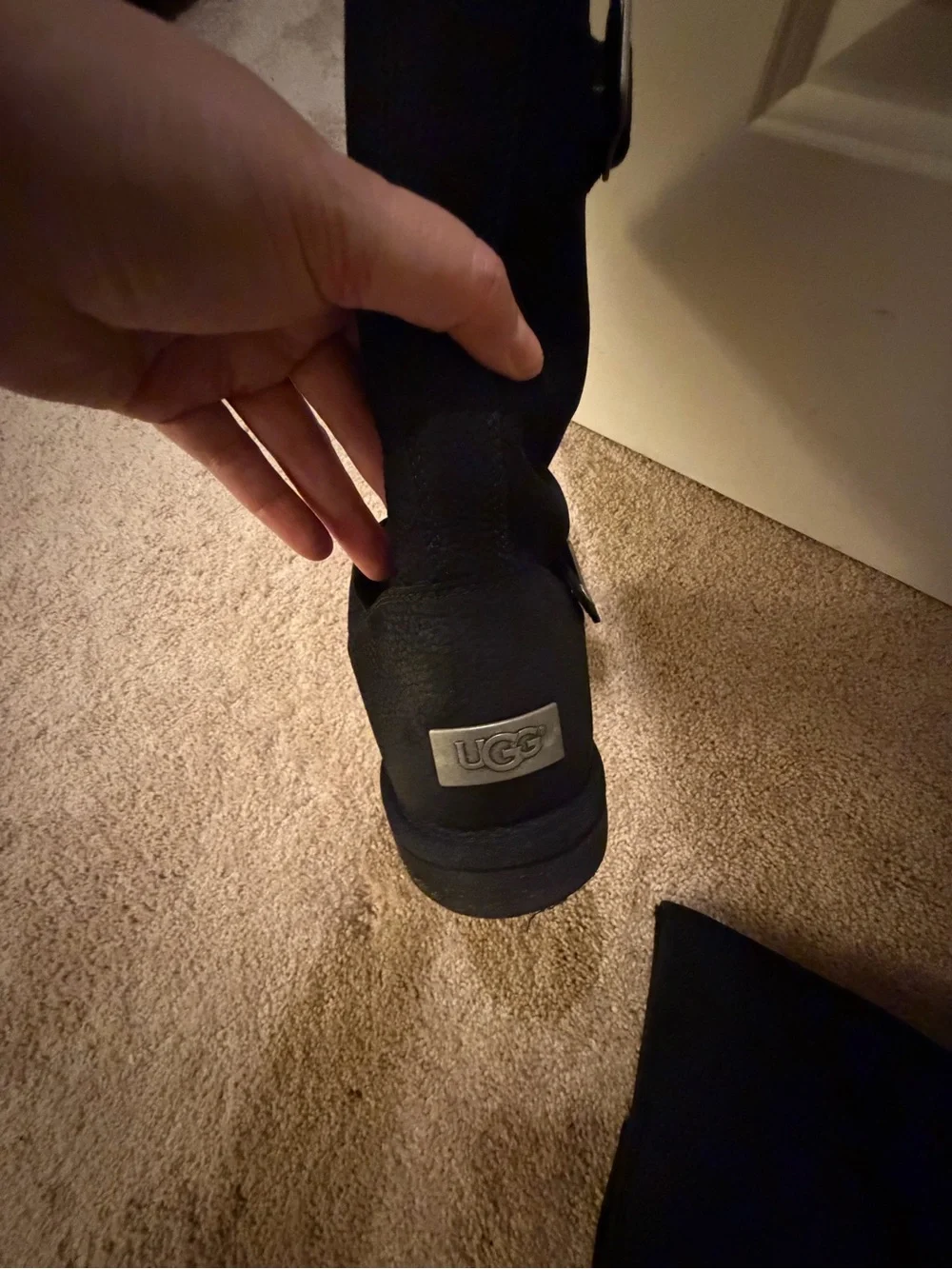 UGG sutter black