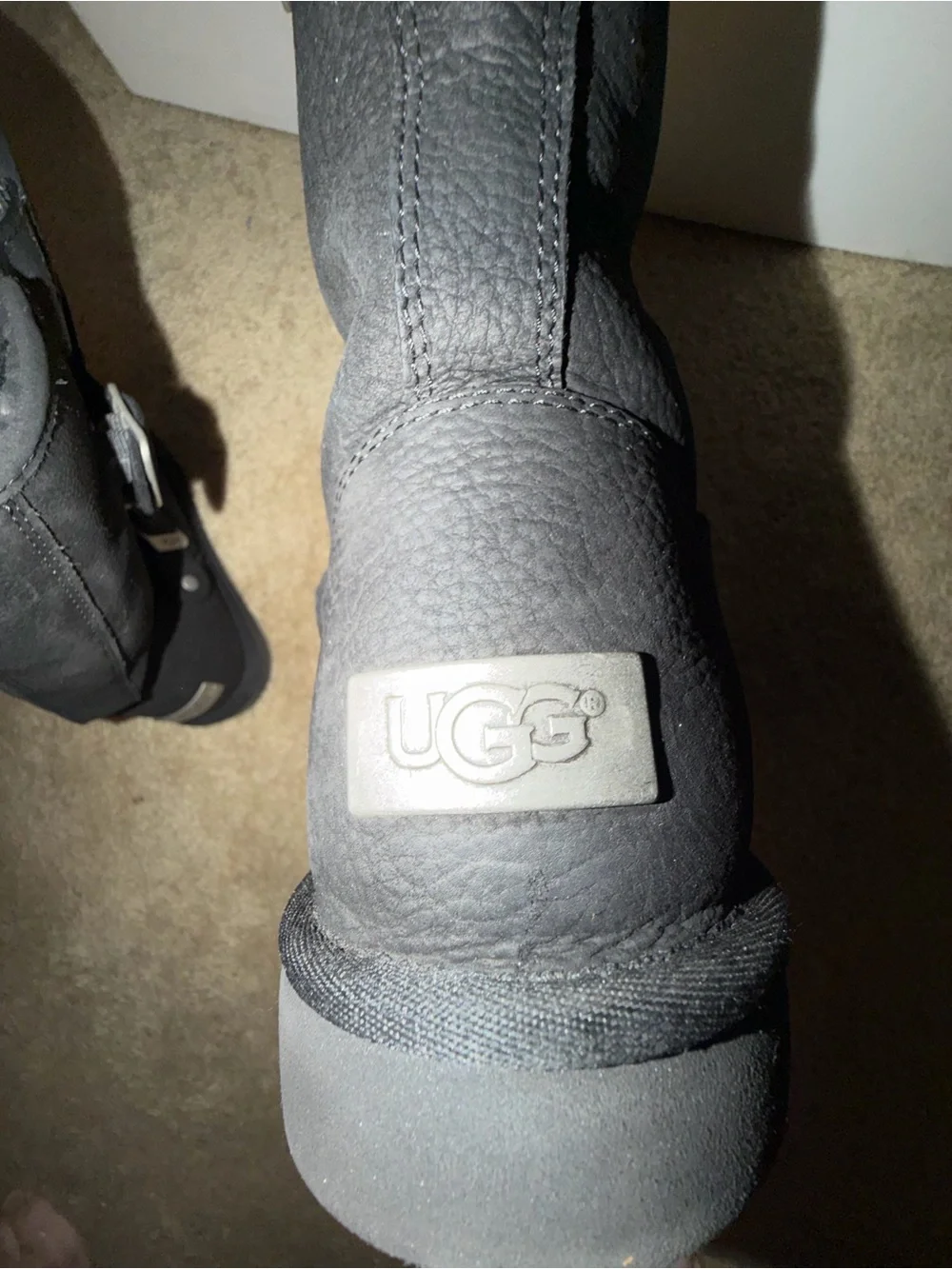 UGG sutter black