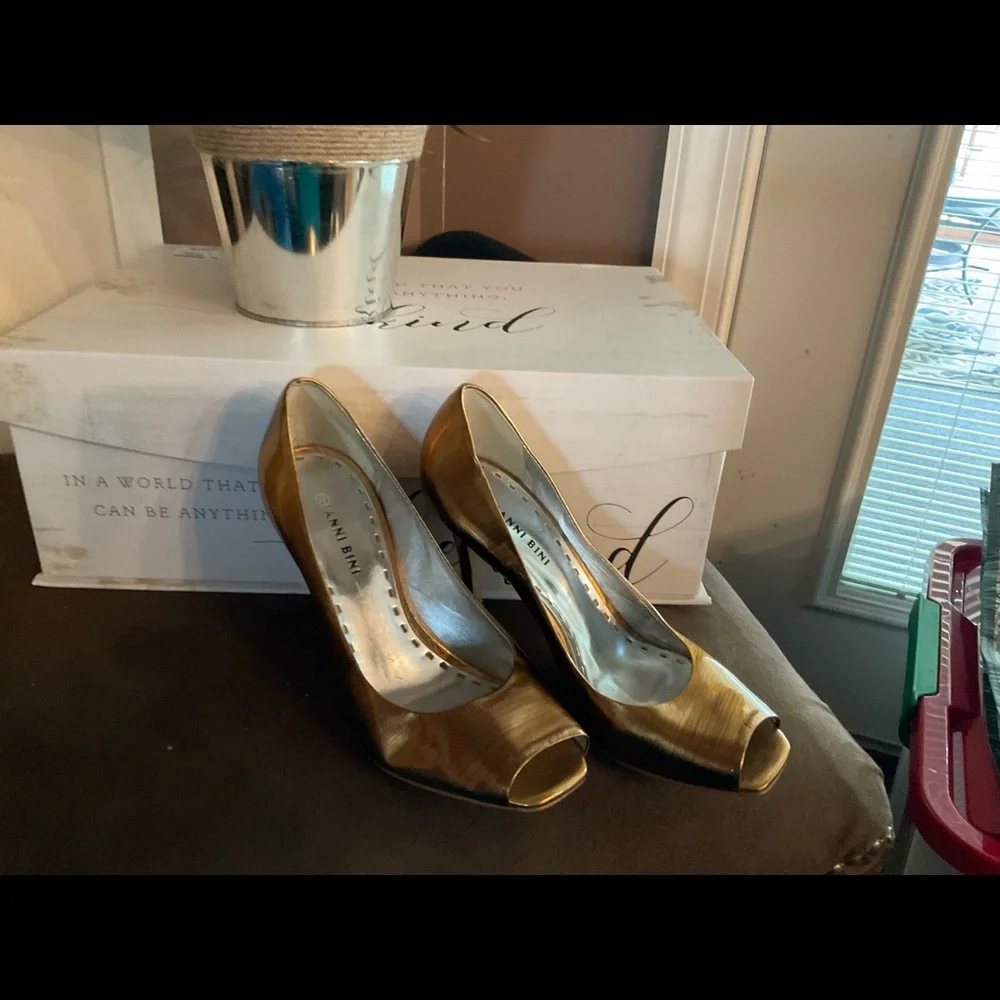 Gianni Bini Gold Bronze Peep Open Toe Pump Heels Sz 9