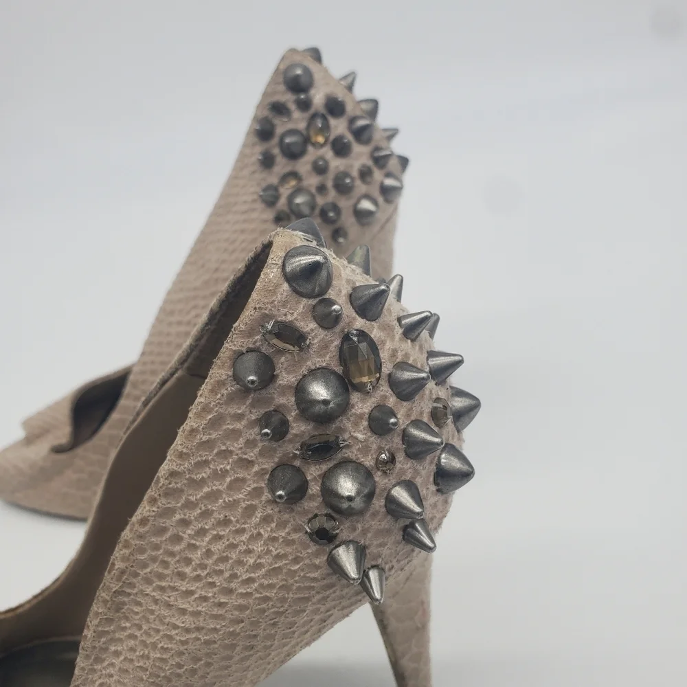 Simply Vera By Vera Wang Shoes Women 9 Grey Beige Stud Heels