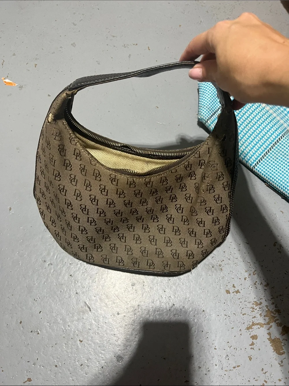 Dooney Bourke damage canvas Brown Patterned Women’s Shoulder Bag