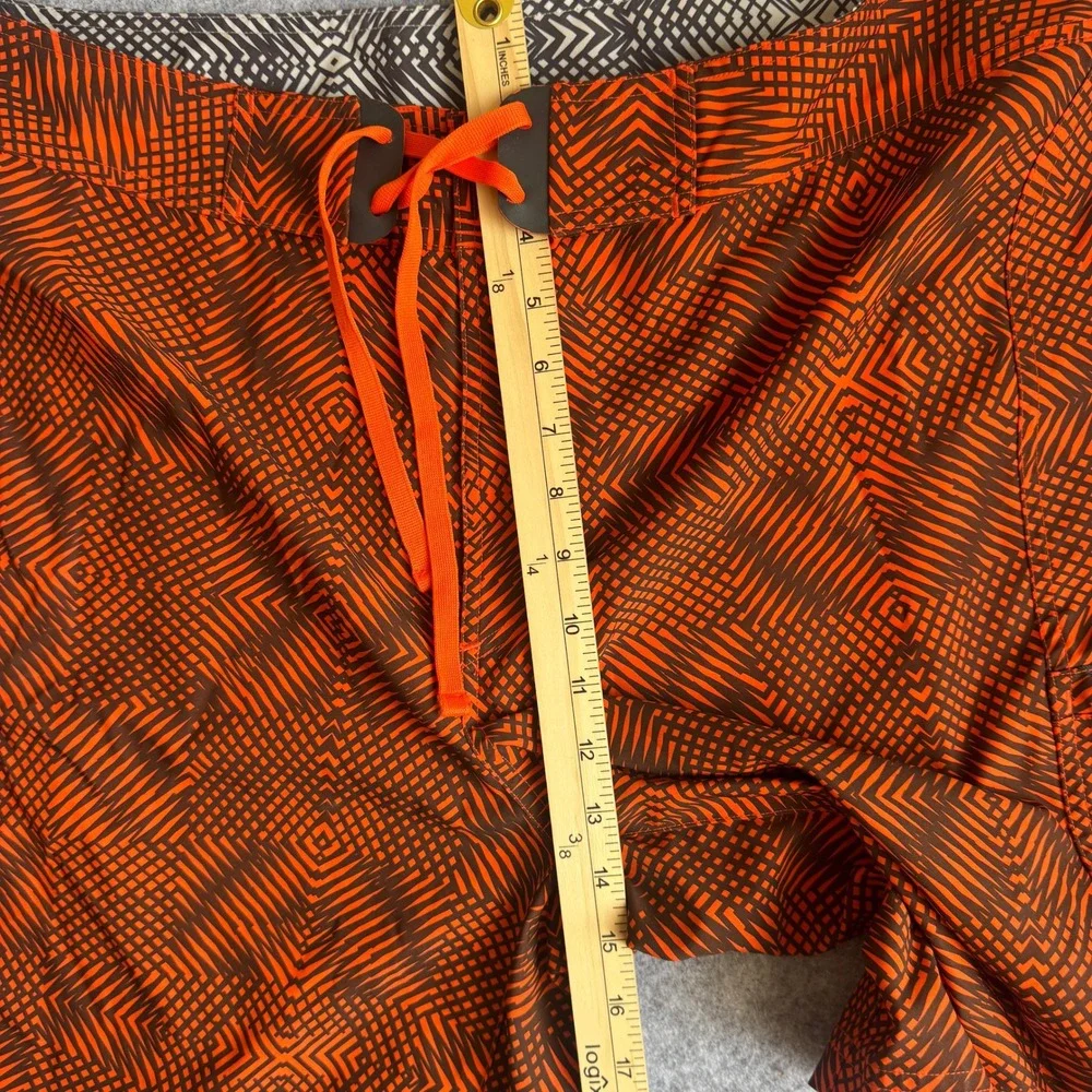 Under Armour closure waist