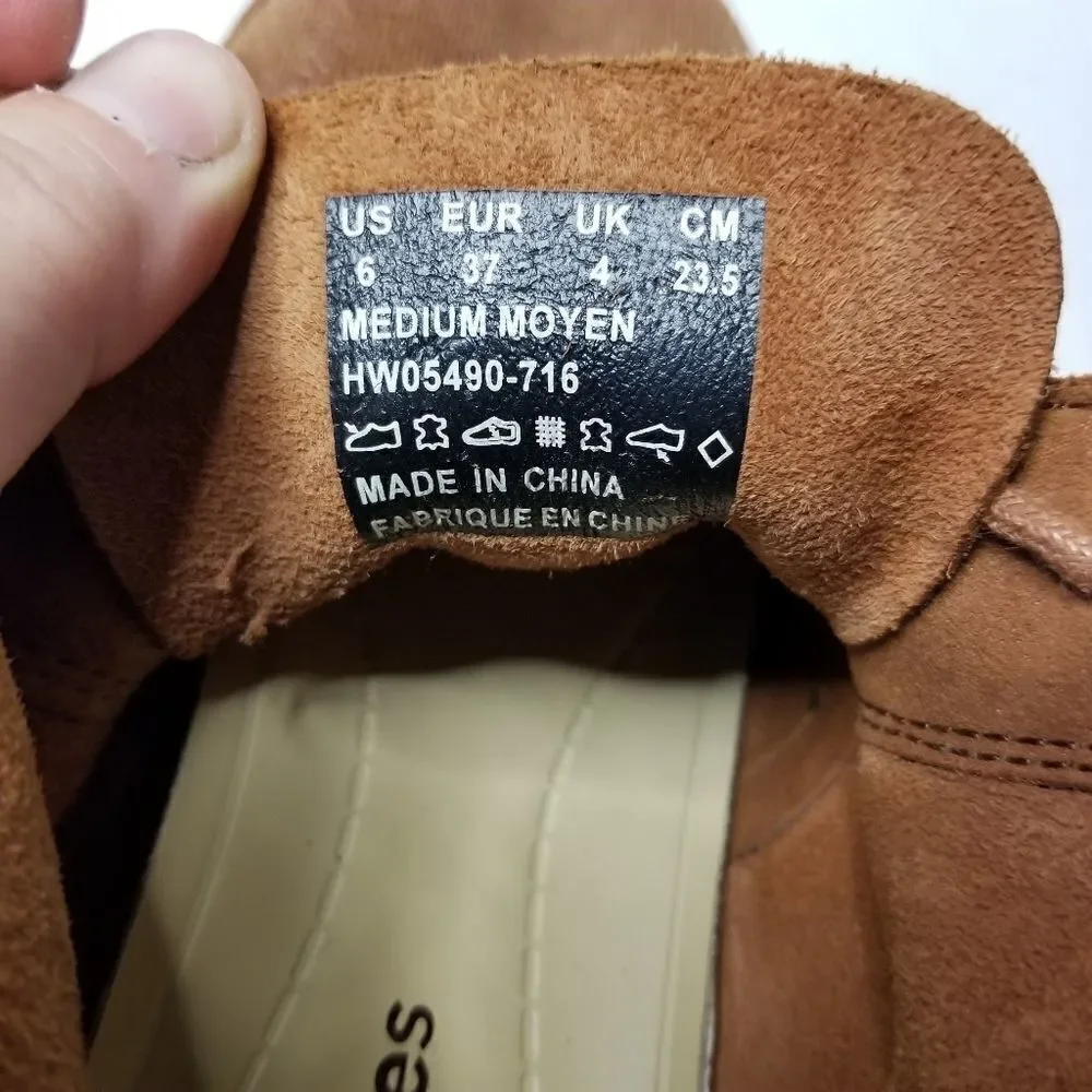 Hush Puppies Women's size 6 camel color