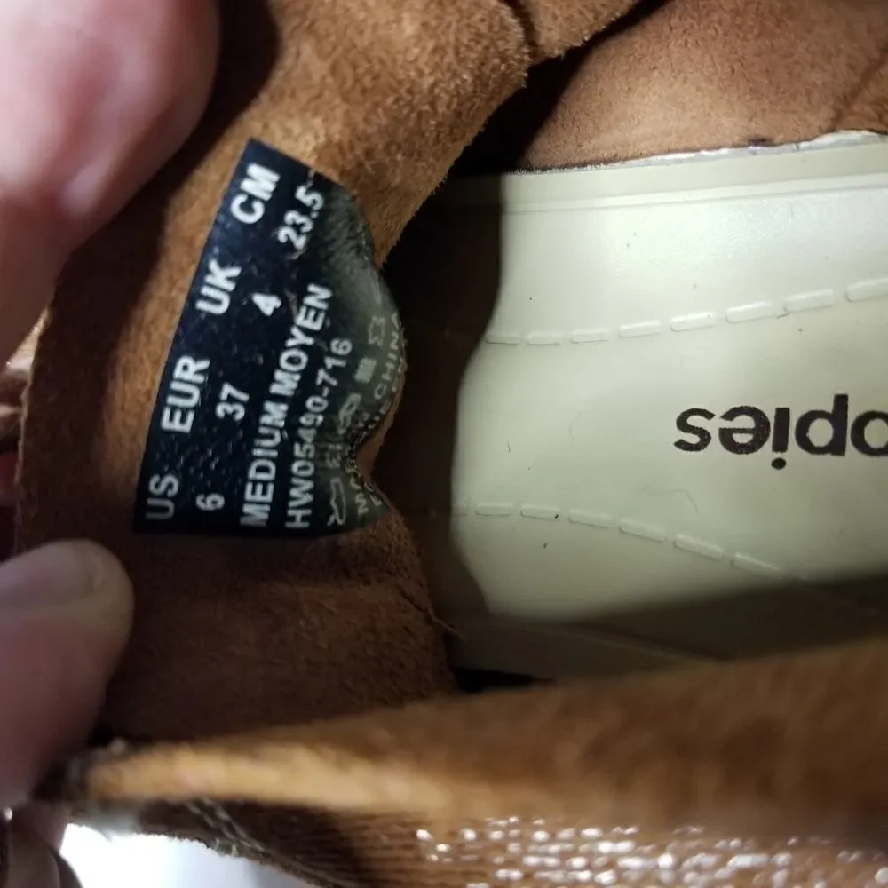 Hush Puppies Women's size 6 camel color