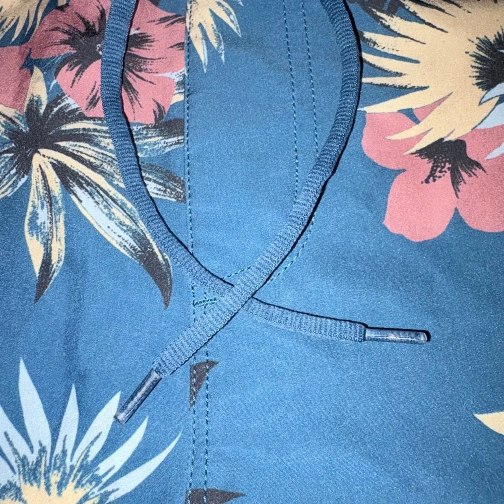 RVCA‎ Boardshorts Mens Small Blue Floral Tropical VA Elastic Waist Swim Trunks