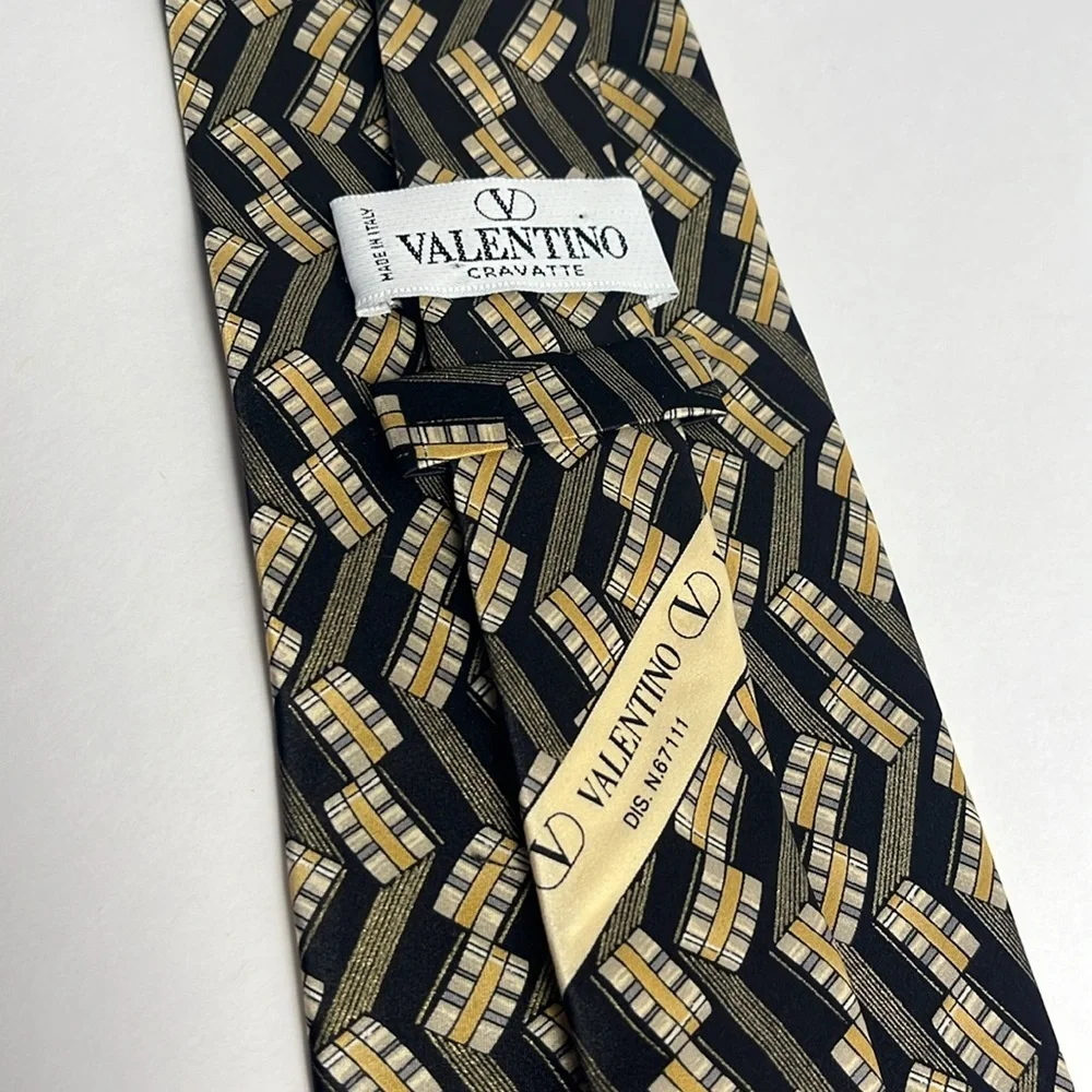 Valentino excellent no