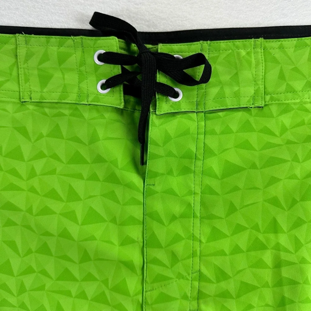Under Armour Mens 42 Heat Gear‎ Board Shorts Lime Green Geometric Triangle Swim