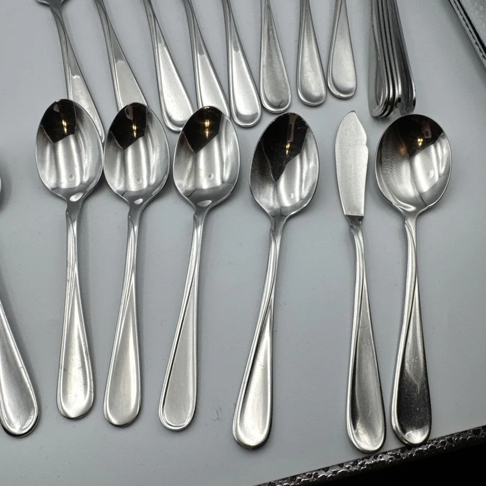 Oneida preowned spoons