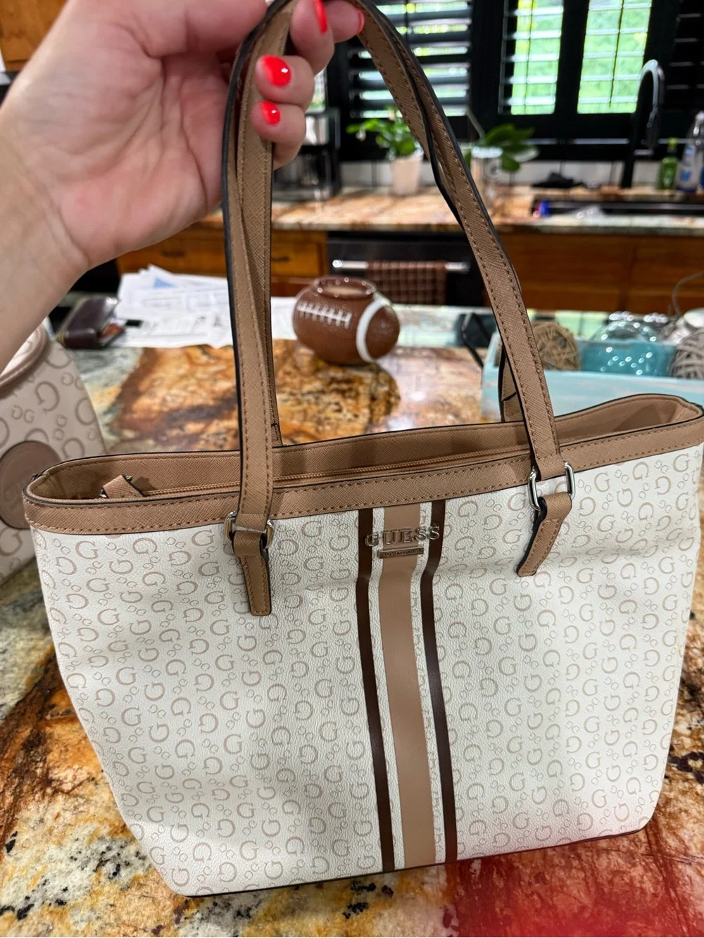 Guess tote cream