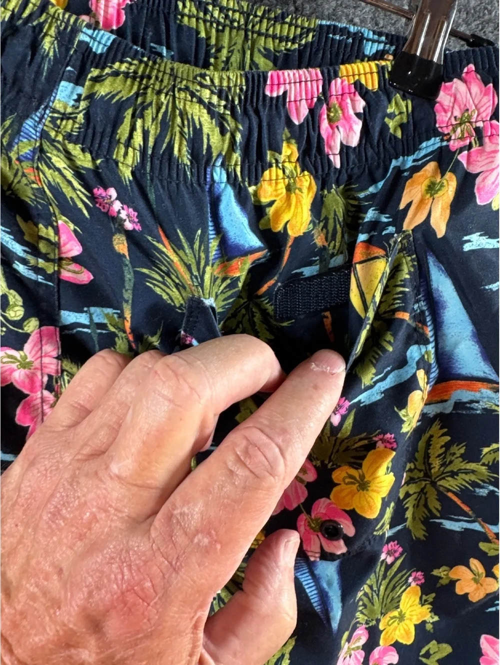 Old Navy Men’s Medium Black Tropical Floral Swim Trunks Board Shorts