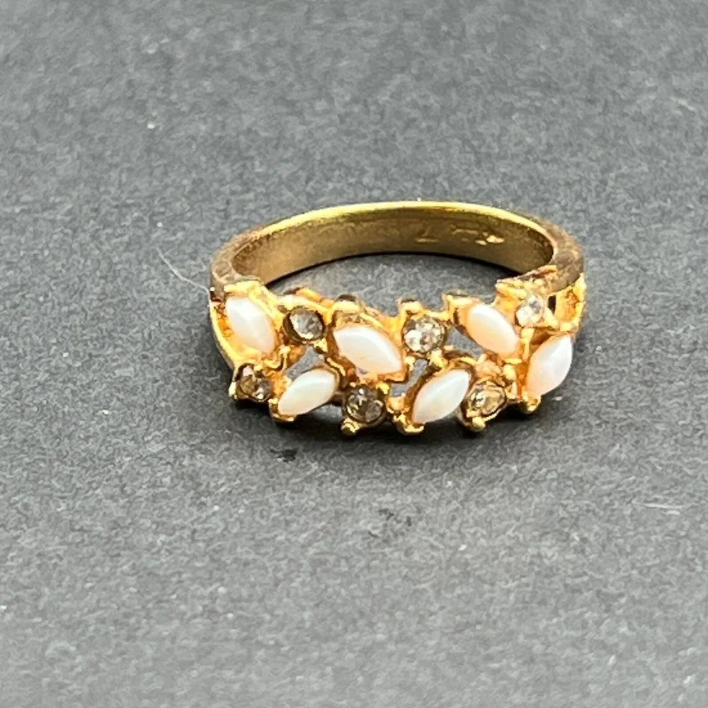 Womens Fashion Ring Faux Opal and Crystal Band Gold‎ Tone Size 7