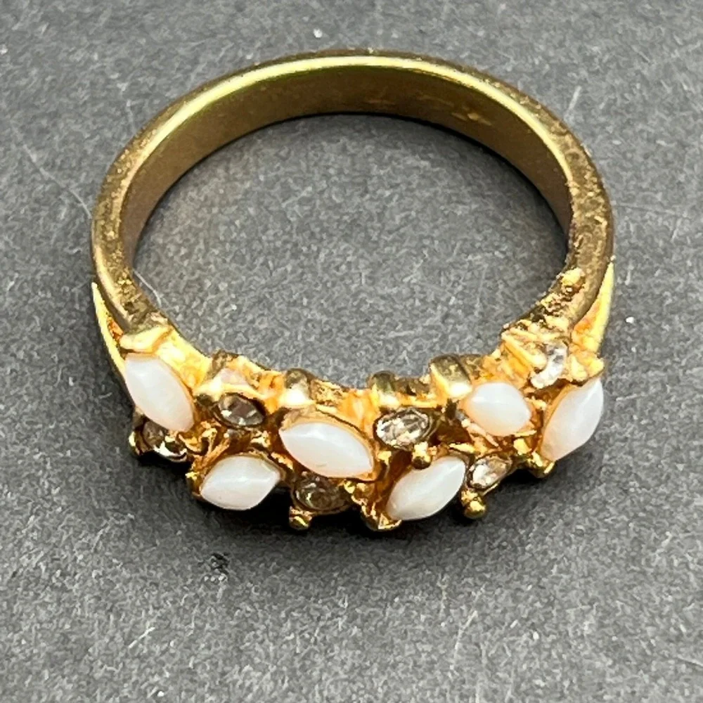 Womens Fashion Ring Faux Opal and Crystal Band Gold‎ Tone Size 7