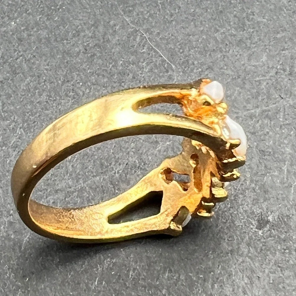 Womens Fashion Ring Faux Opal and Crystal Band Gold‎ Tone Size 7