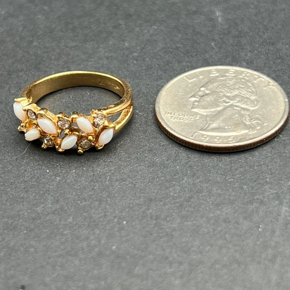 Womens Fashion Ring Faux Opal and Crystal Band Gold‎ Tone Size 7