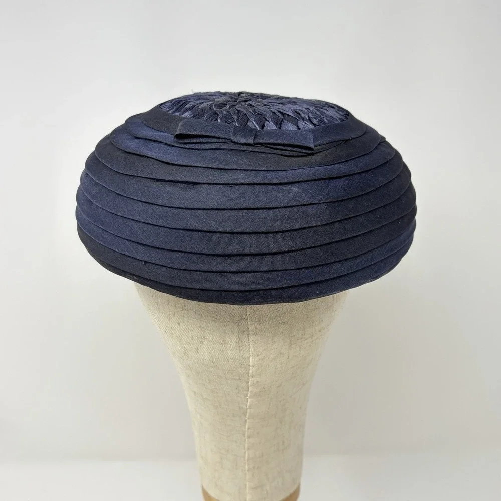 Vintage 1960s Navy Pillbox Hat Raffia Silk Faille Size 22 Jackie‎ O Style