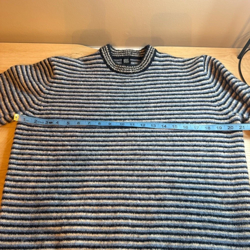 BDG‎ Urban Outfitters Mens Small Striped Knit Sweater Blue Navy Crew Neck Fuzzy