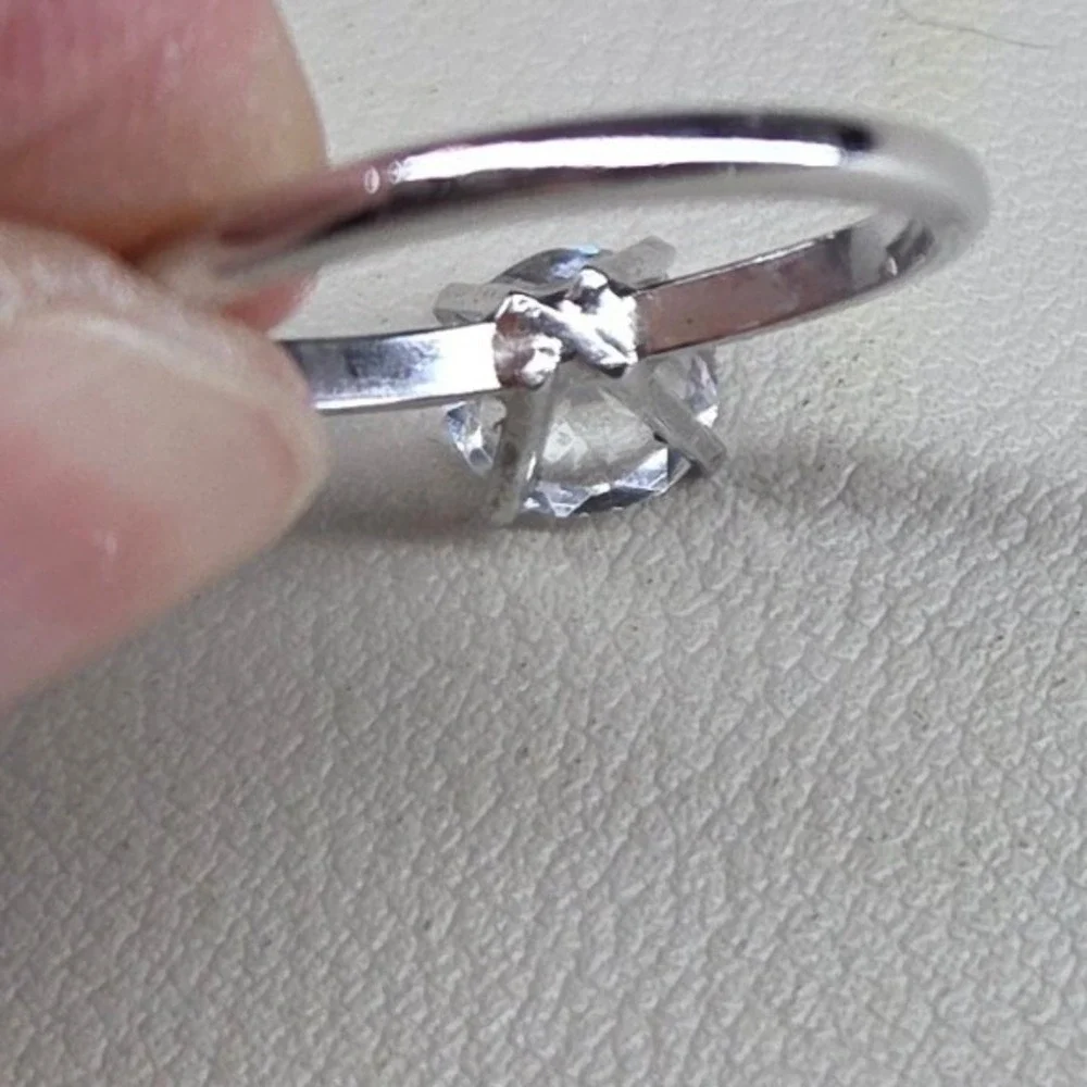 Silver Tone Round Cut Clear Stone Solitaire Ring Size 7.5 Four Prong Minimalist