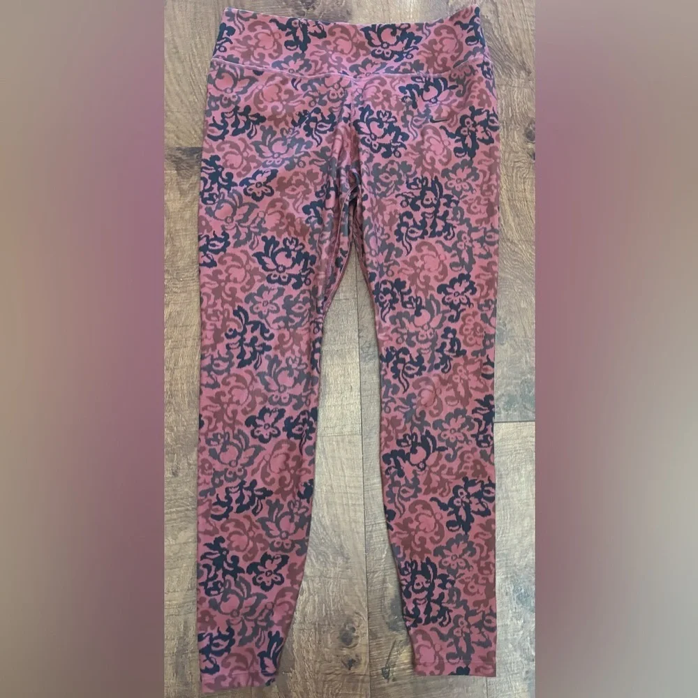 Nike drifit women’s activewear leggings sz large printed