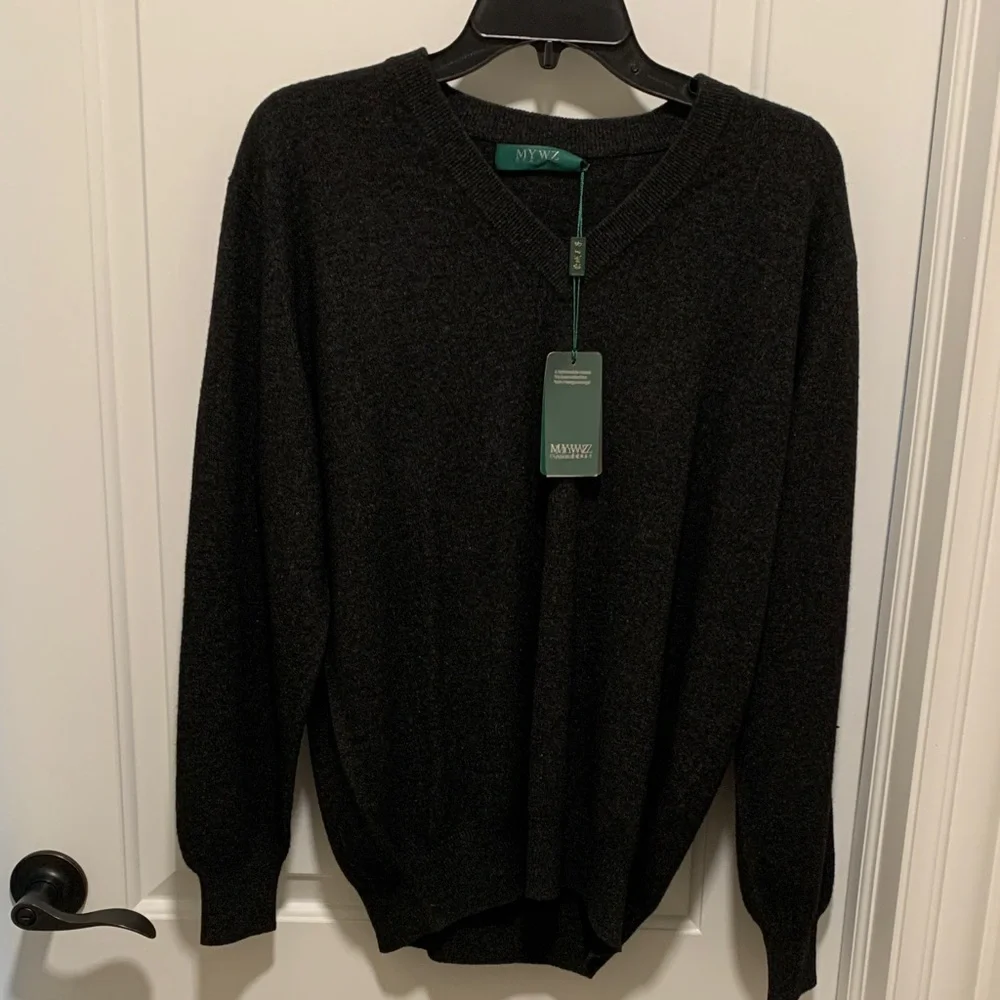 Classic V-Neck Sweater for Men in Black. Size:L.Brand New.