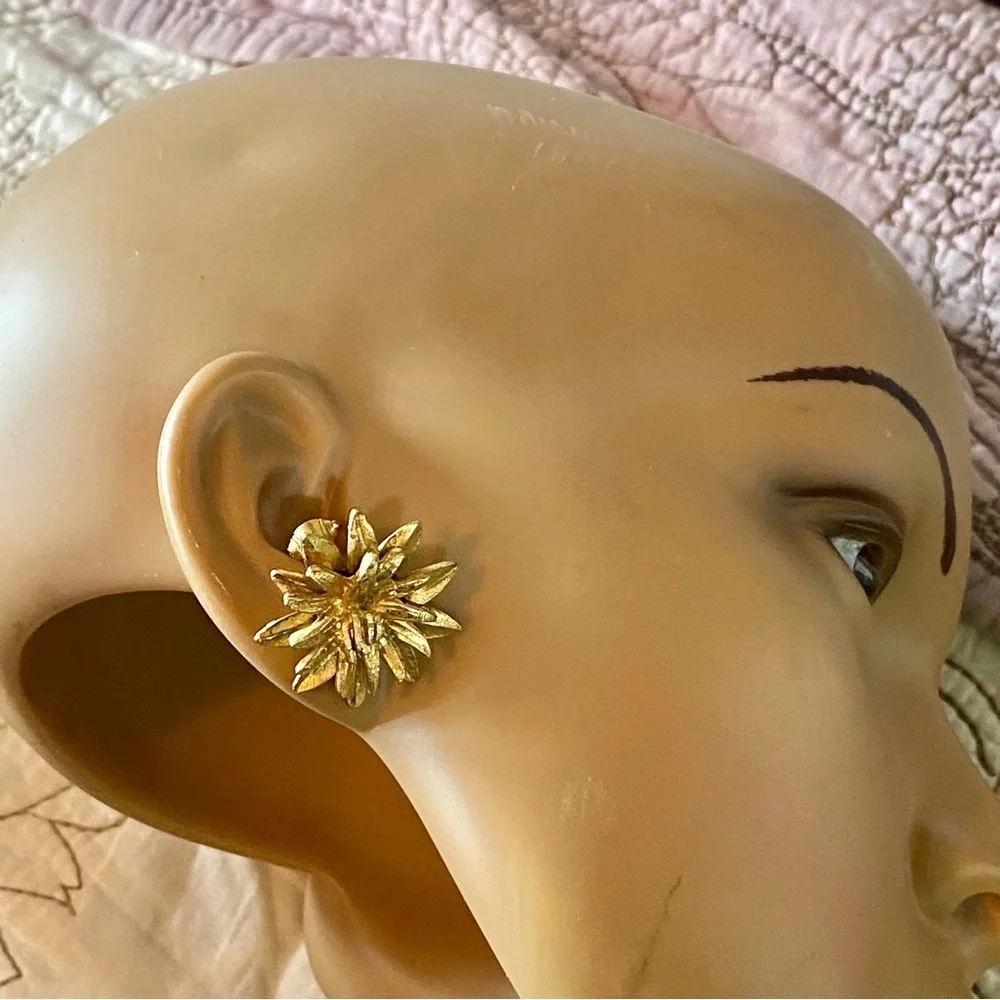 Vintage gold starburst