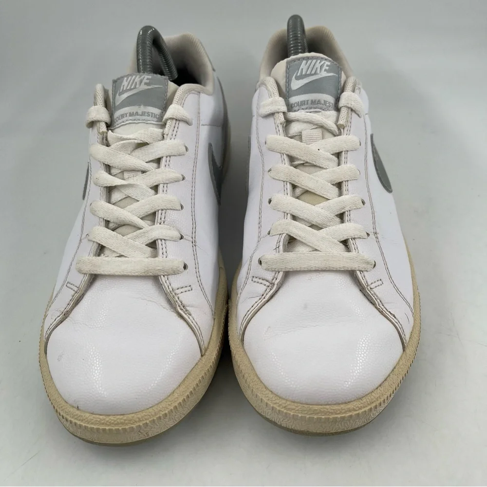 Nike excellent preowned