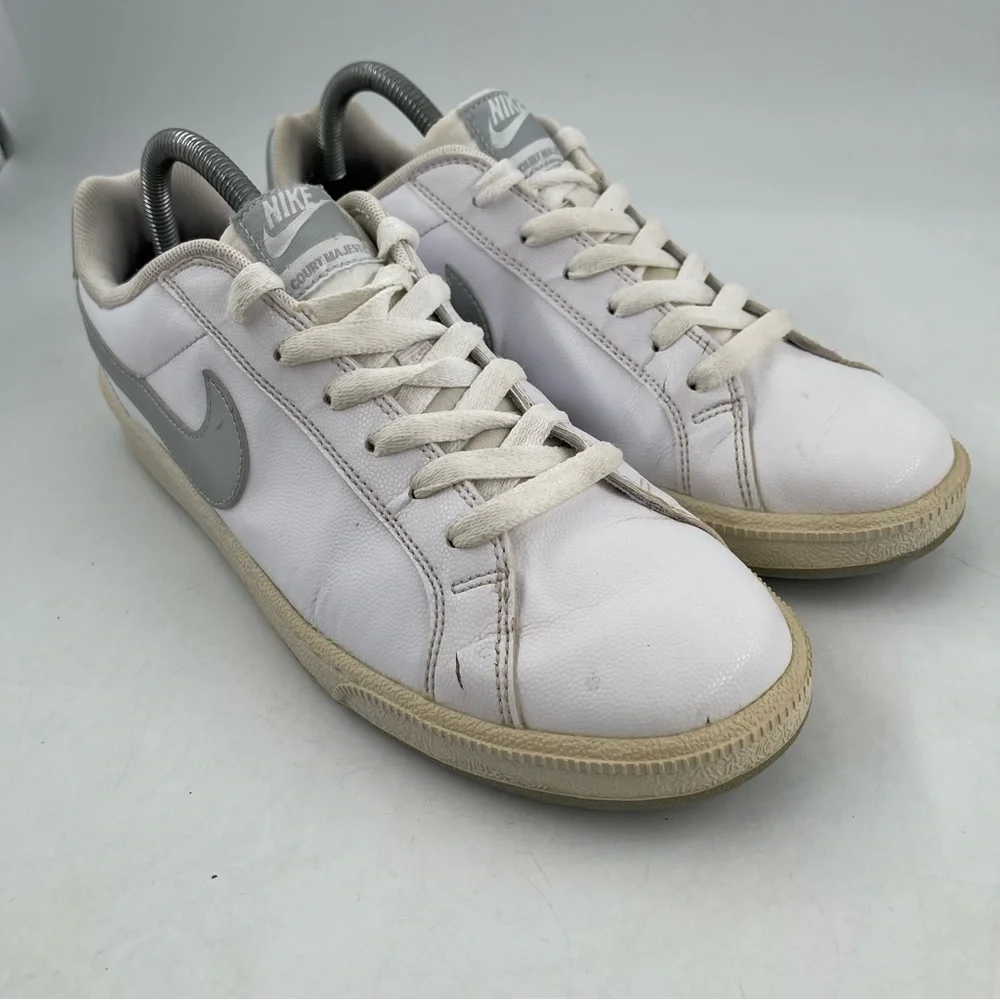 Nike excellent preowned