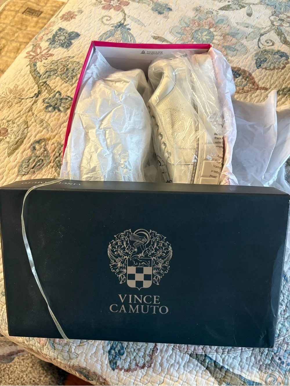 Vince Camuto low top