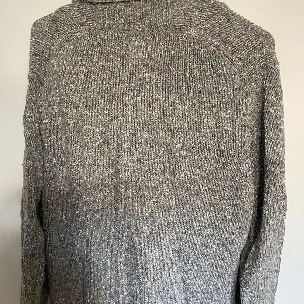 Men’s St. John’s bay button up‎ grey and tan cardigan size small