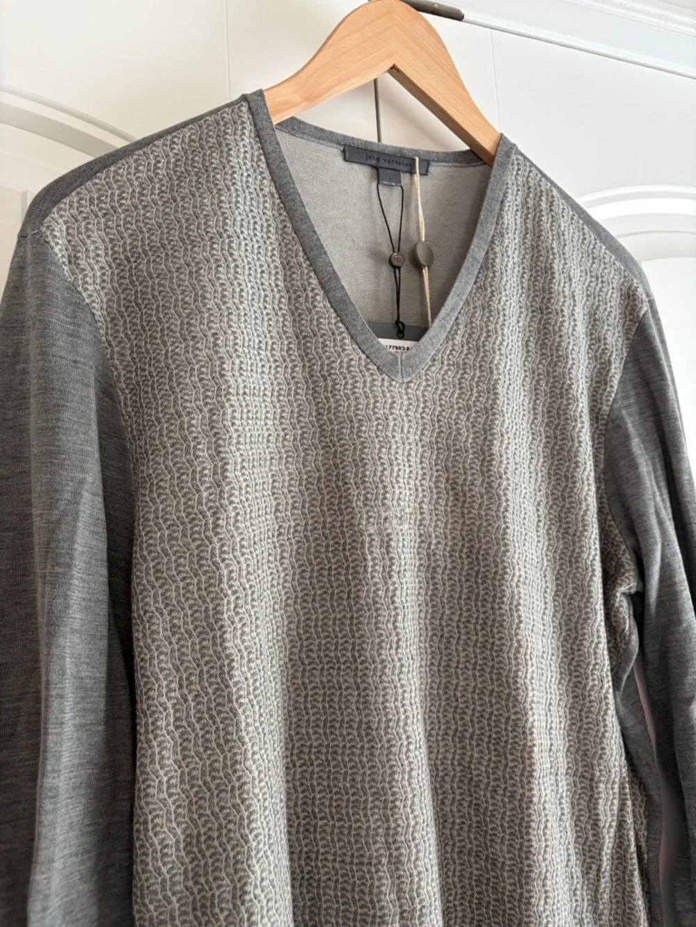 John Varvatos NWT Men's V-Neck Sweater Gray Silk Cotton Blend Lightweight Size L